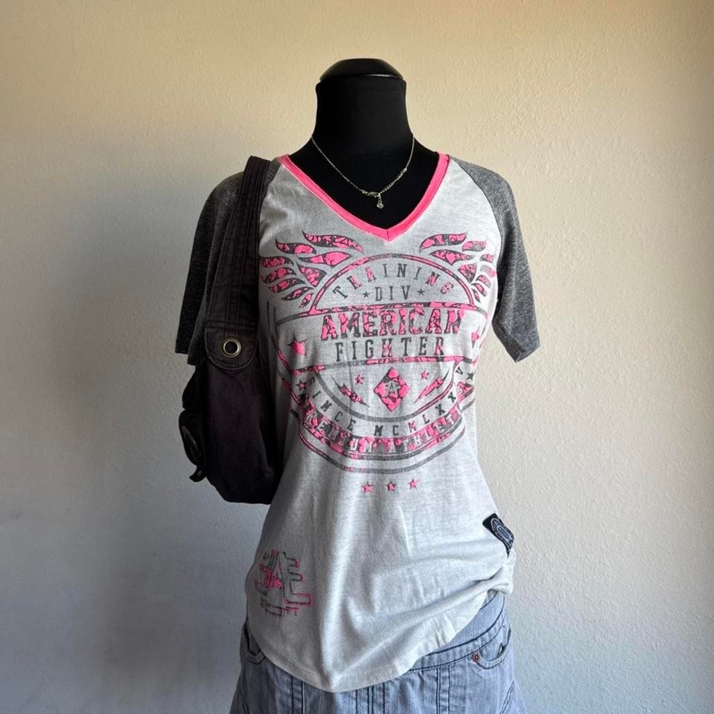 American Fighter Training Div pink hot wings eagle graphic raglan v-neck tee y2k